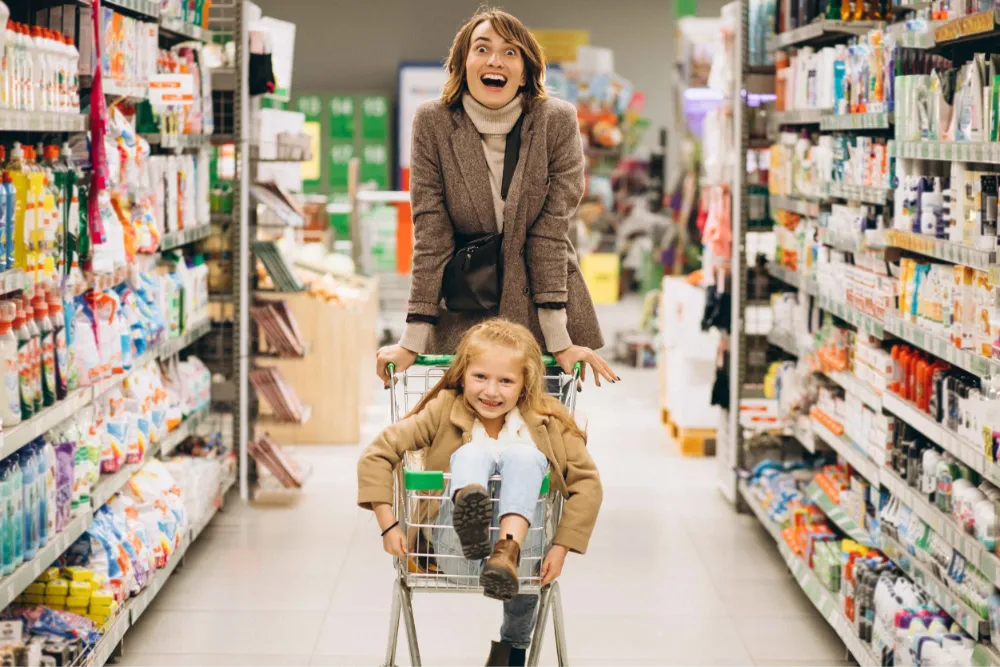 <a href="https://www.freepik.com/free-photo/mother-with-daughter-grocery-store_5852343.htm">Image by senivpetro on Freepik</a>
